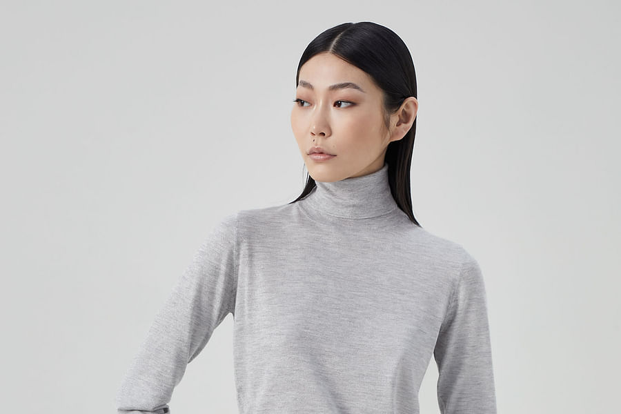 women's lightweight turtleneck