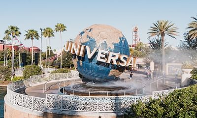 What are some basic strategies for playing the Universal Orlando Resort game?